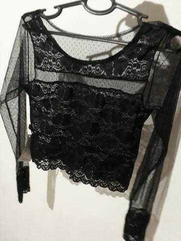 Blusa em tule manga longa com renda