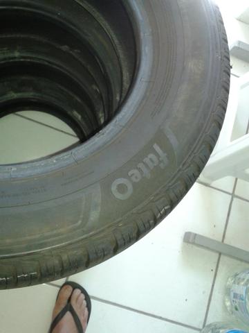 Pneus em estado de novo