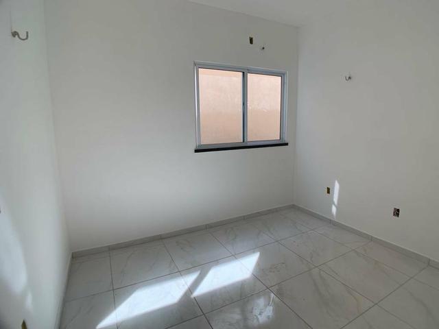 Belíssima casa plana nova de 03 quartos - Foto 2