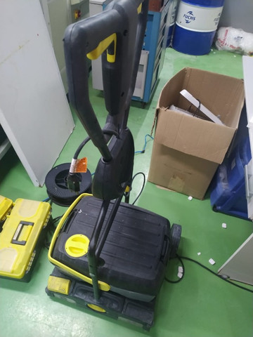 Lavadora e Secadora de Piso Industrial Karcher BR40/10 ADV - Foto 3