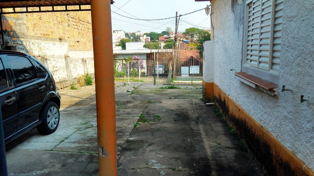 Duas Casas 4 dormitórios frente 2 Ruas estac 8 carros Junto Planalto - Foto 16