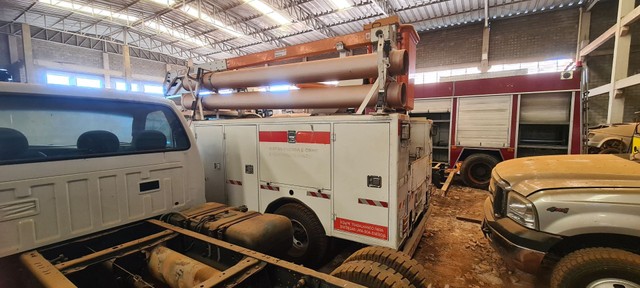 Cesto aéreo 10.5M Isolado 46kv metros. - Foto 4