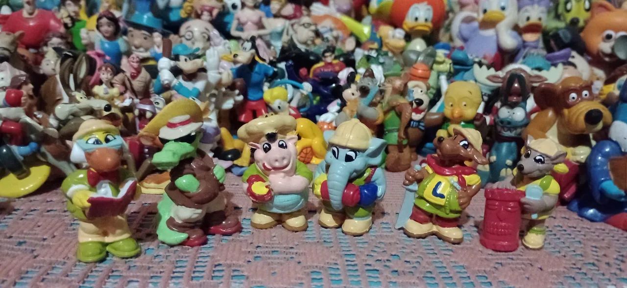 Coleção de miniaturas de personagens infantis