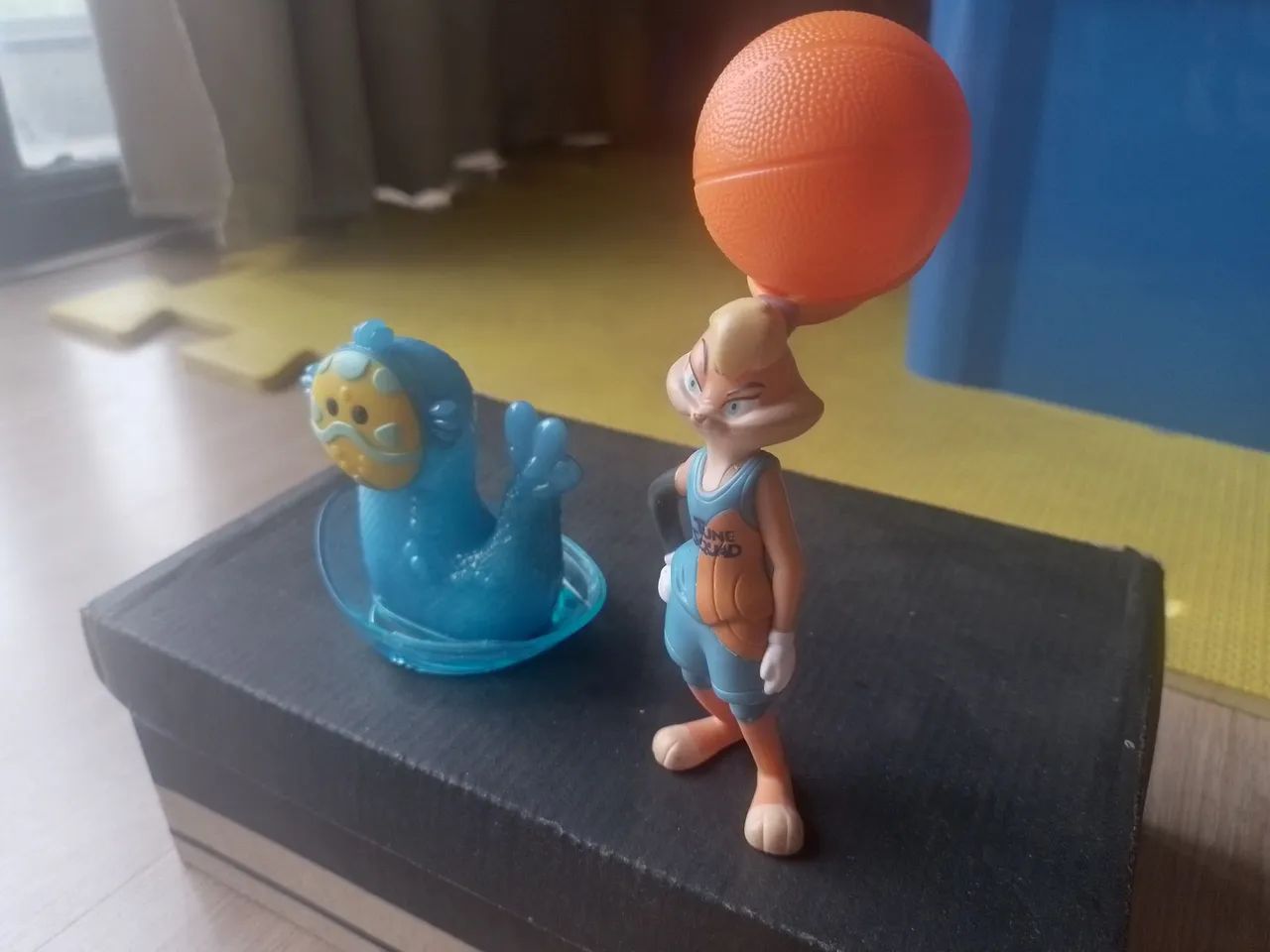 Boneca Lola (Space Jam) e Elio (Disney Pixar) - colecionáveis MC Donald's.  - Foto 3