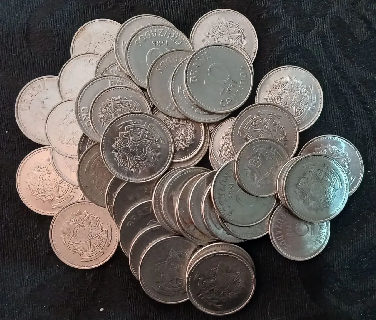 Lote com 52 moedas de cruzados 