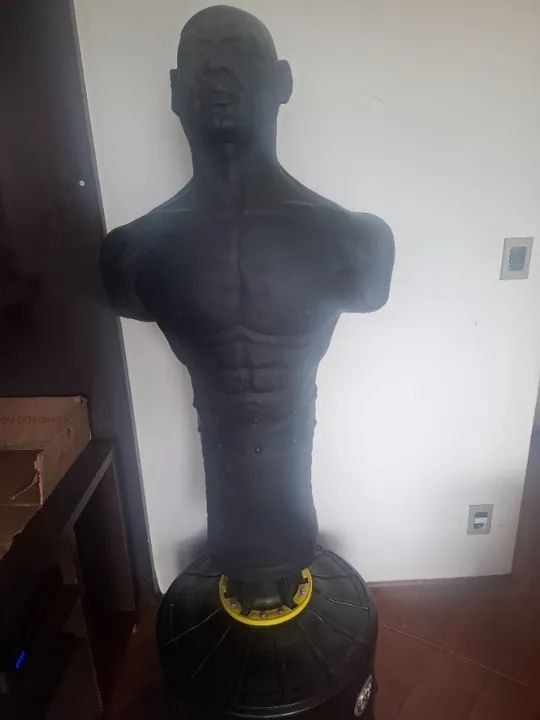 Boneco de treinamento de boxe
