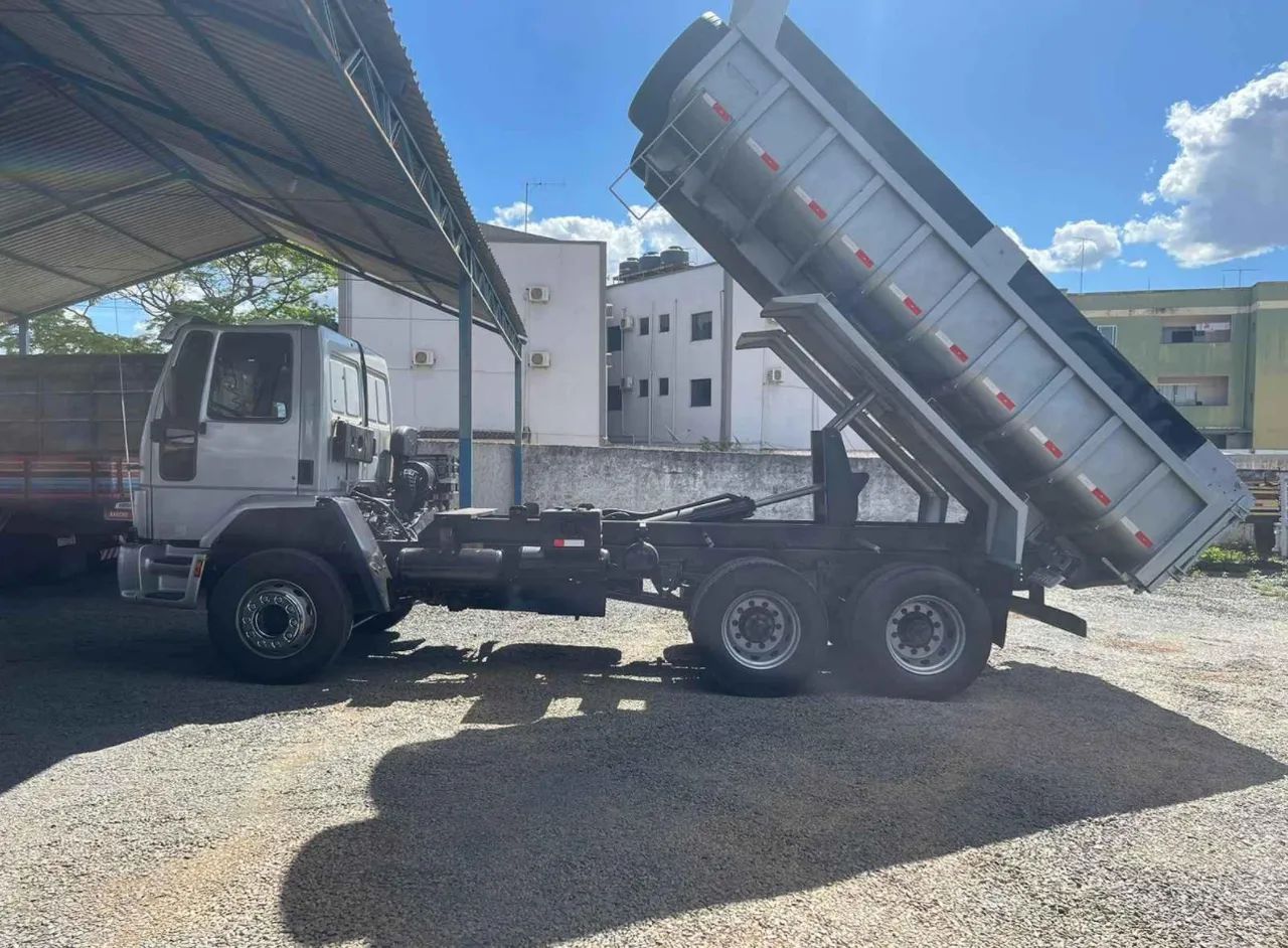 Ford cargo 2428e Caçamba  - Foto 4
