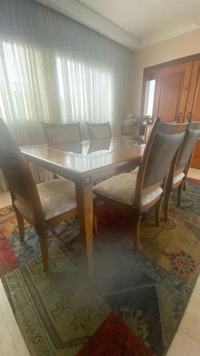 MESA DE JANTAR COM 6 CADEIRAS 