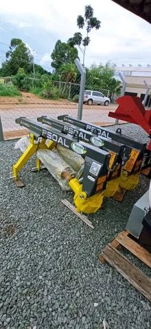 Perfurador de solo acompanhado por 2 brocas 