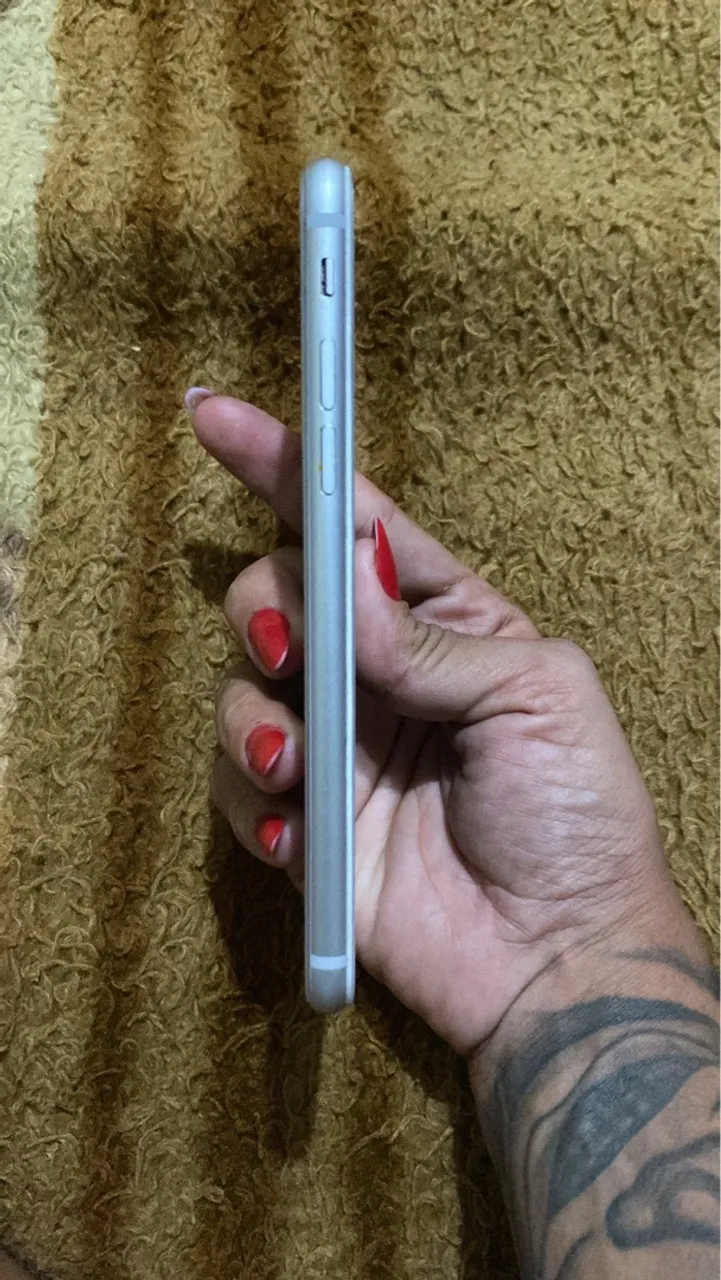 Vendo iPhone 8 bateria 100% Unico defeito e o microfone