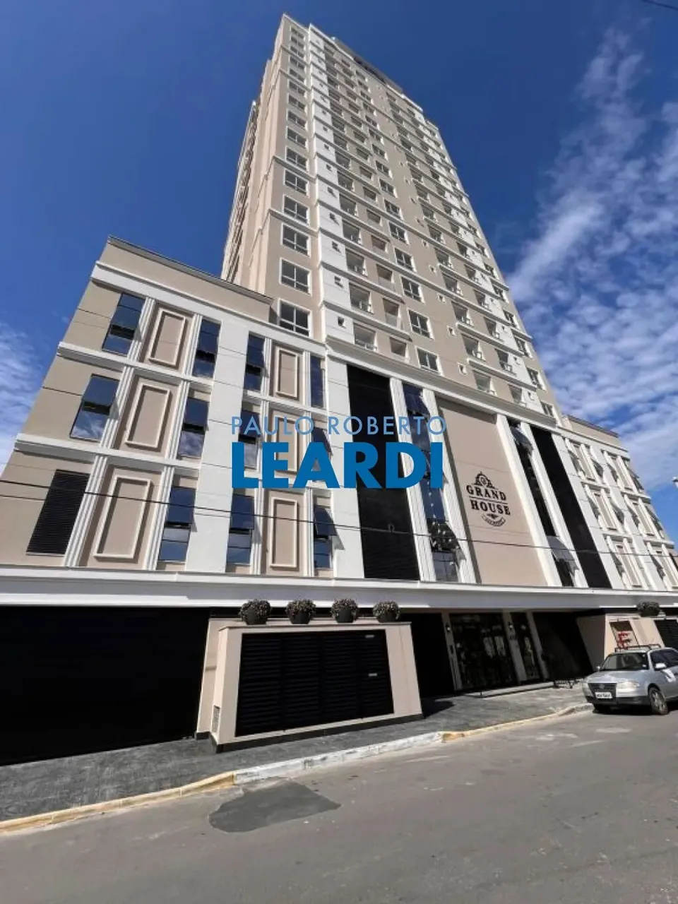 APARTAMENTO - MEIA PRAIA - SC