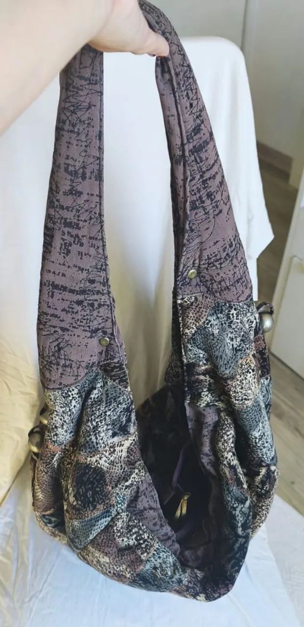 Bolsa de ombro em tecido estampado