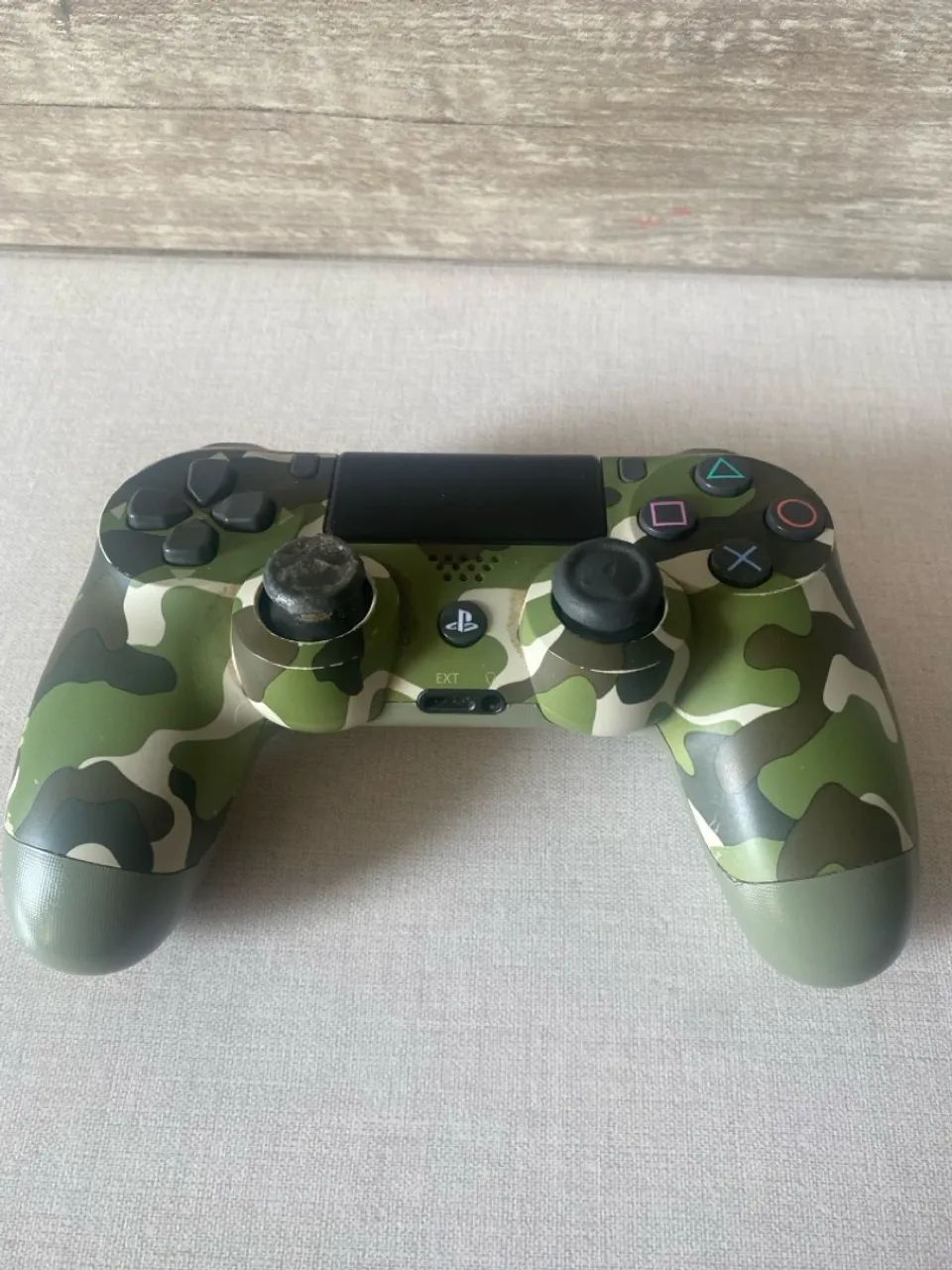 Playstation 4 com 2 controles - Foto 3