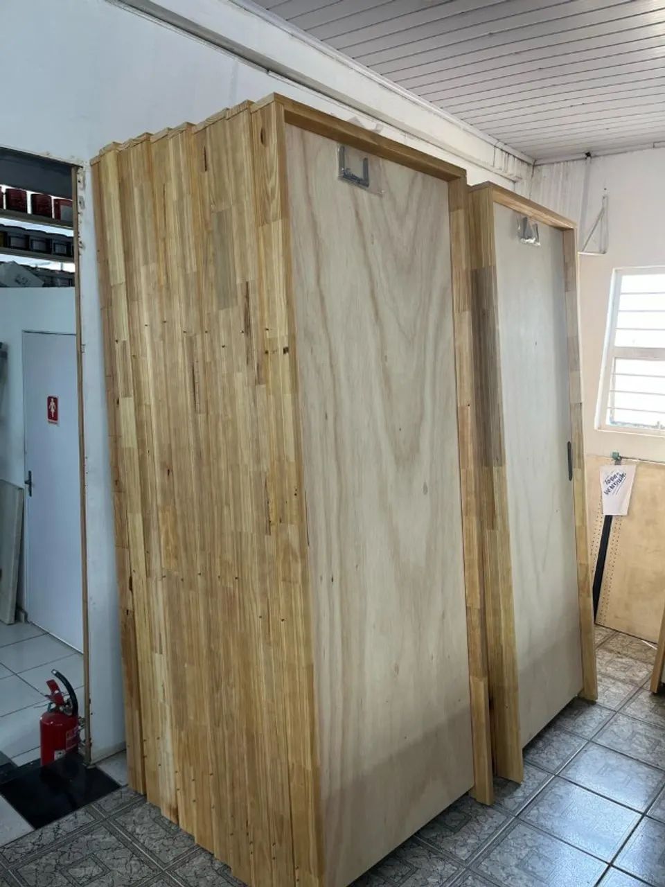 Porta de madeira completa 