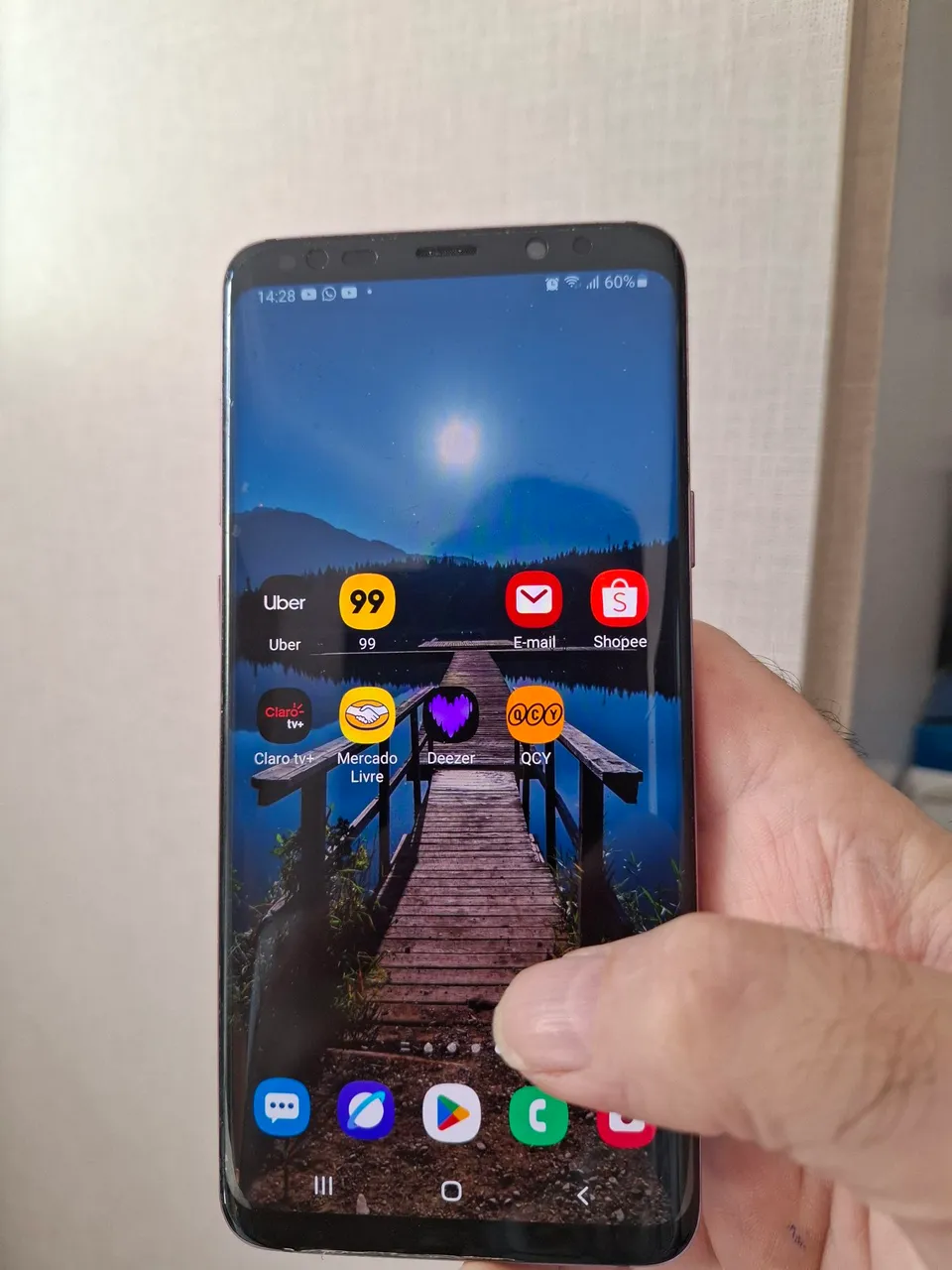 S9 plus excelente smartphone em bom estado 128 GB e 6 RAM e com inesquecível modo Dex