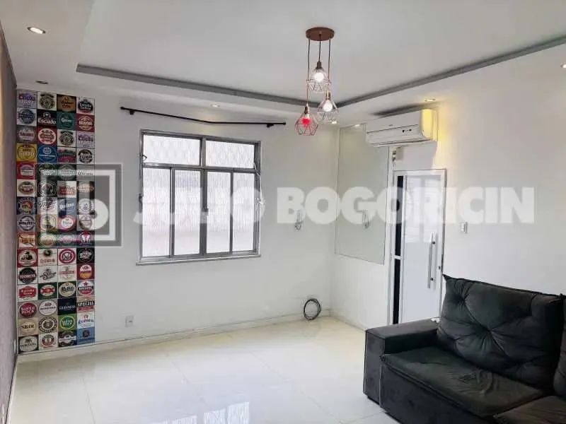 Apartamento : / Residencial / Vila Valqueire