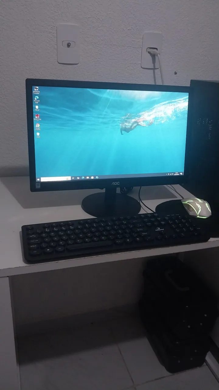 Monitor AOC 20 polegadas super lindo bem novinho