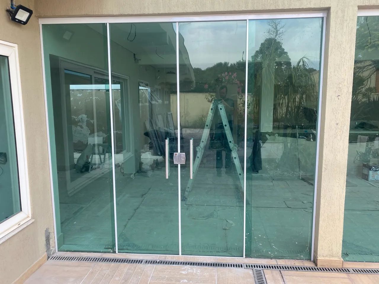 Porta de vidro temperado para área externa - Foto 2