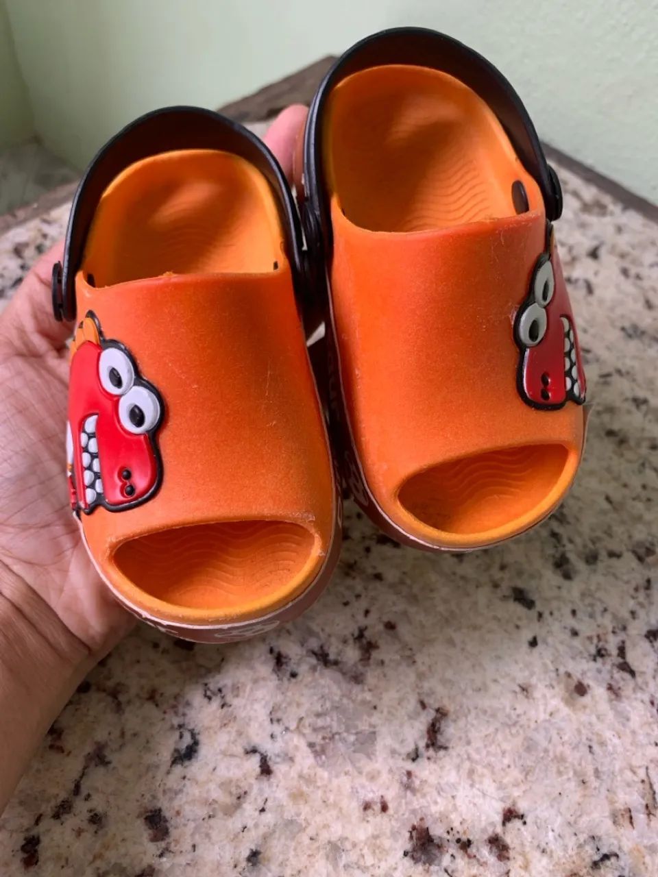Sandálias infantis Mickey e Dinossauro - Tamanhos 19  - Foto 2