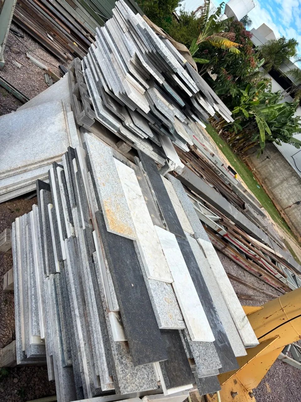 Piso de granitos em tiras - R$25,00 m2