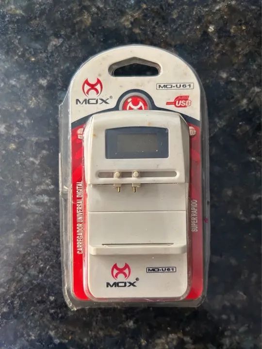 Carregador de Parede Bivolt com Saída USB - Foto 2