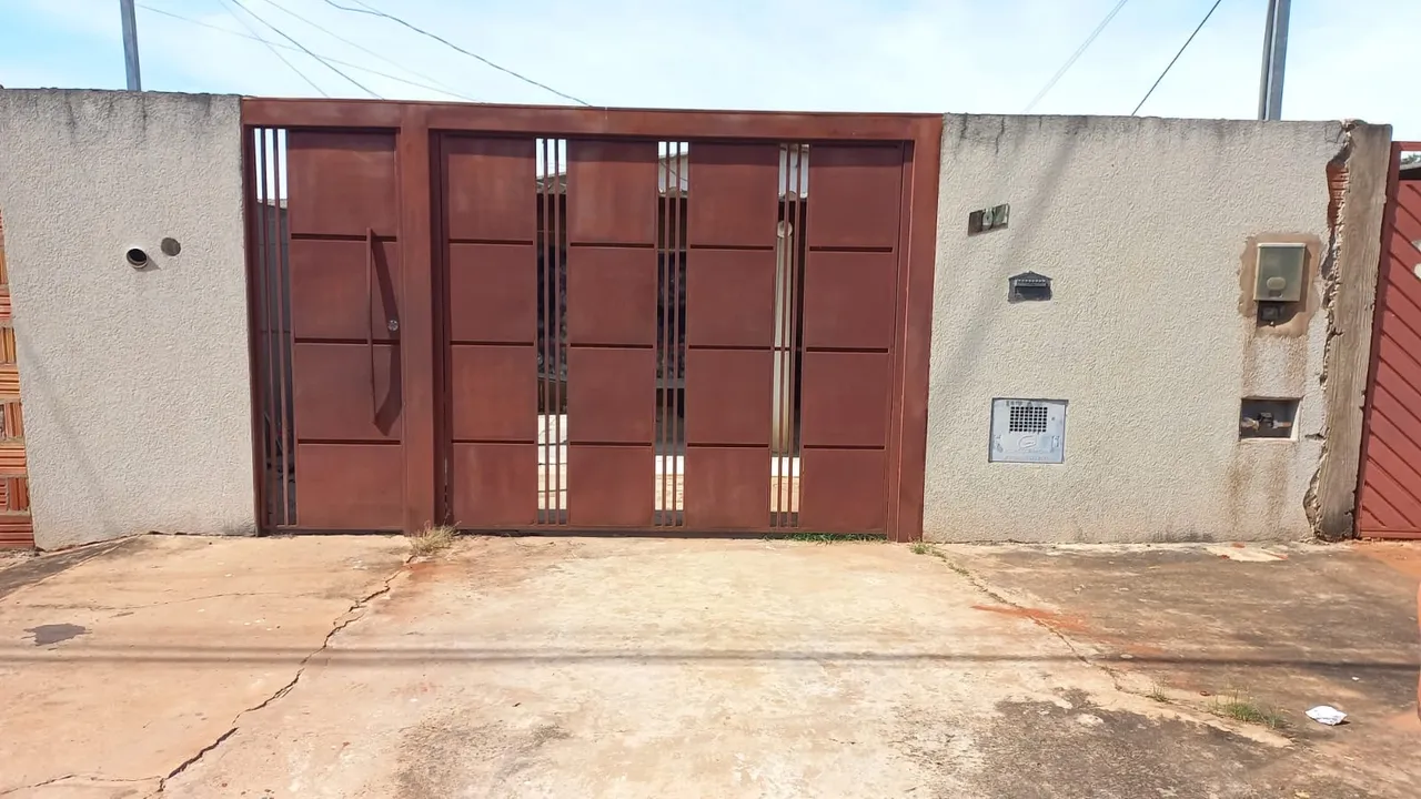 Vende-se Terreno com Imóvel - Estrela Dalva