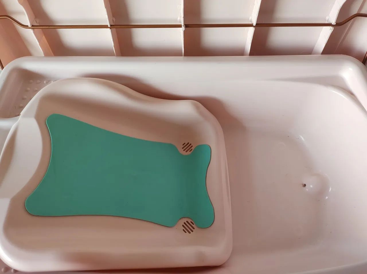 Vendo Banheira para Bebê com trocador praticamente Nova APENAS 230,00 - Foto 2