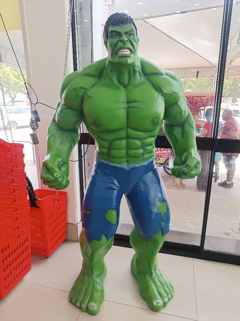 Escultura de fibra de vidro e resina