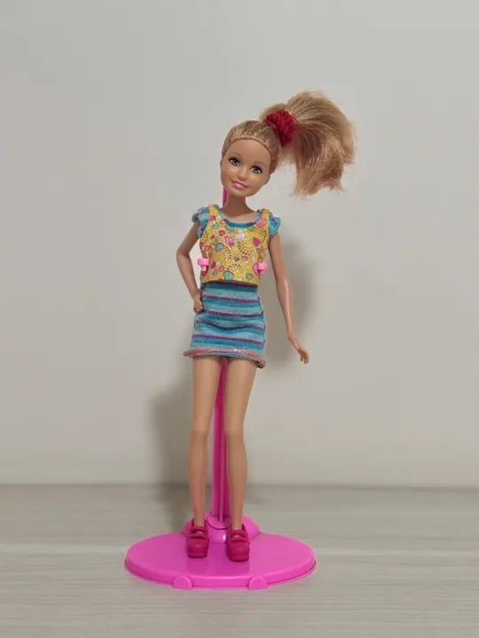 Boneca Barbie Sisters Stacie