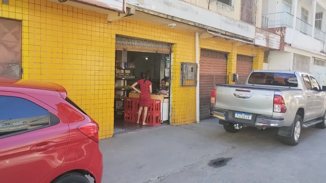 Ponto comercial (Mercado e padaria)