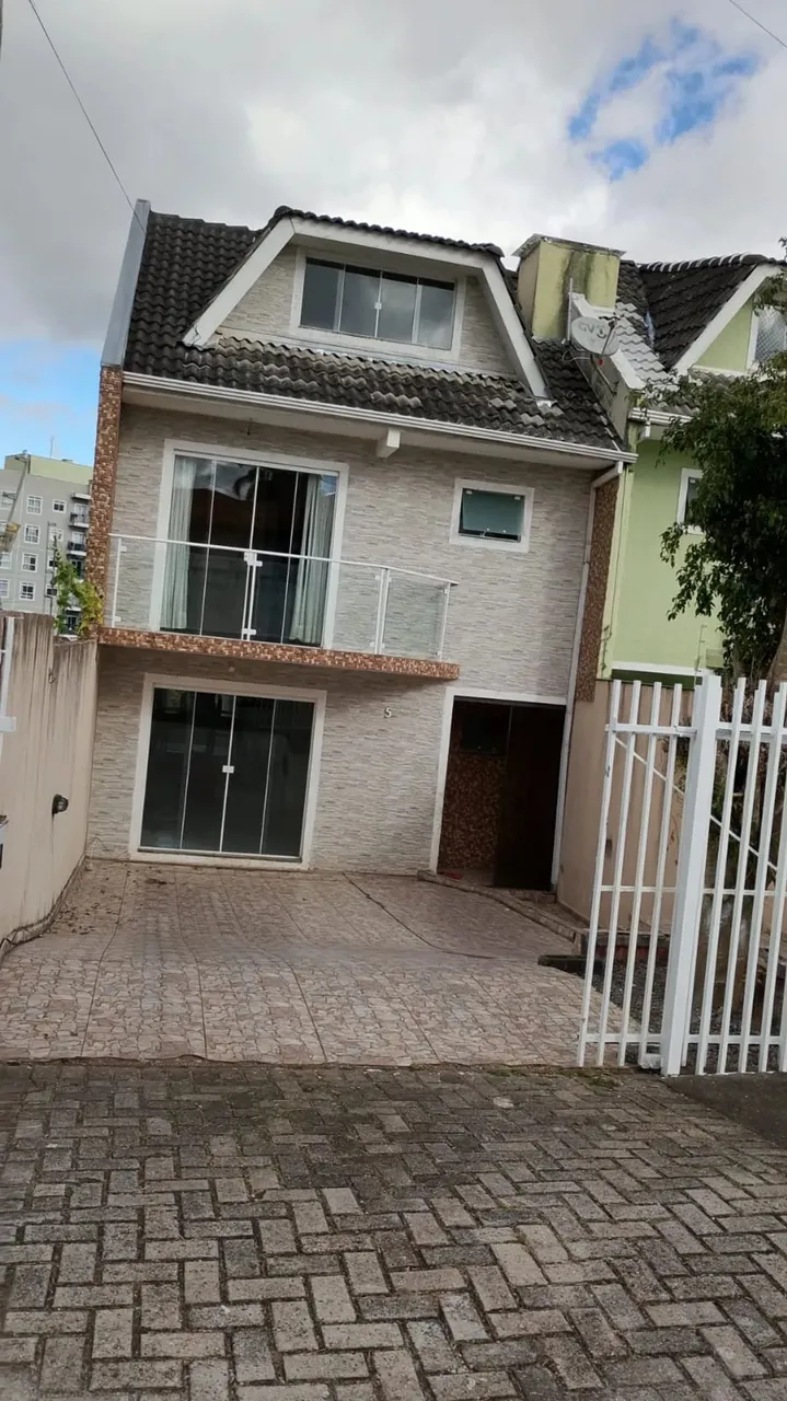 Sobrado para aluguel com 190 metros quadrados com 3 quartos em Tingui - Curitiba - PR