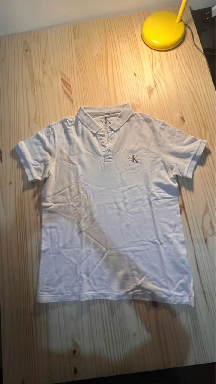 Camiseta Polo Calvin Klein tamanho 14