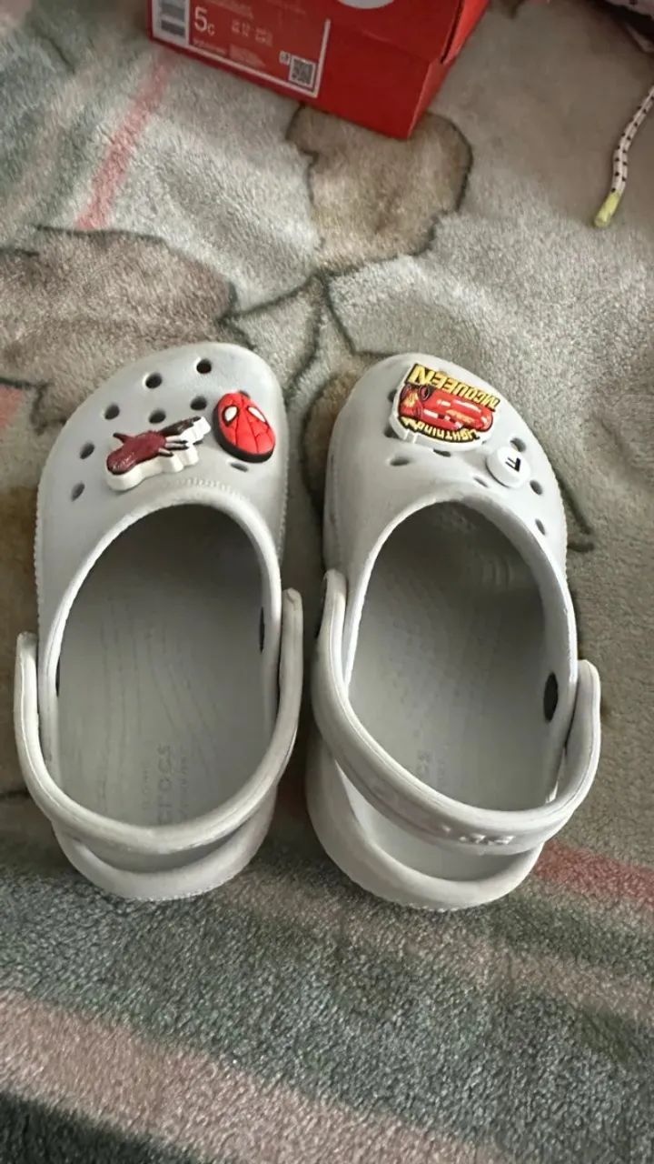 CROCS INFANTIL C8 c/ Jibbitz - Foto 3