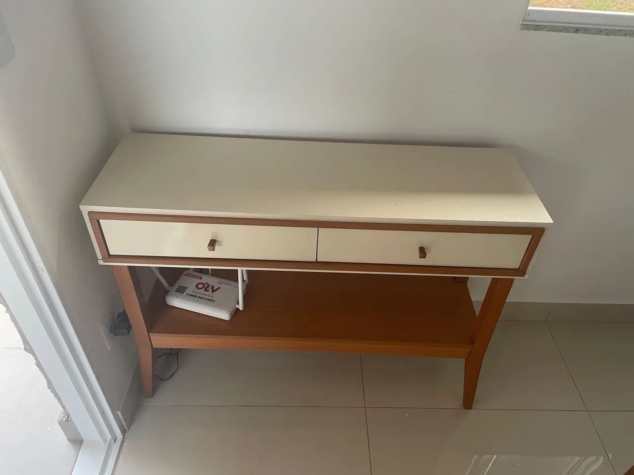 Mesa de jantar  moderna com 8 cadeiras de madeira 