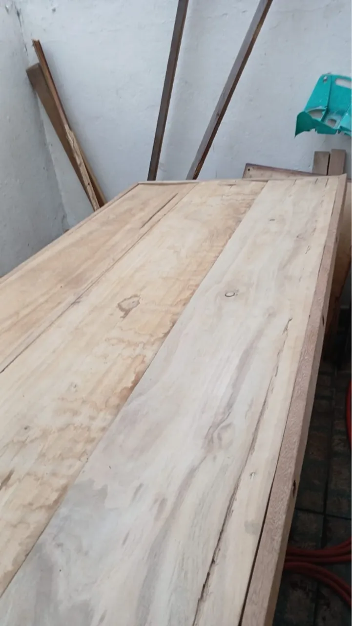 Mesa de madeira.