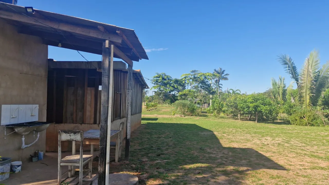 Sítio 20 por 100 de cumprimento, km 17 sentido humaita.