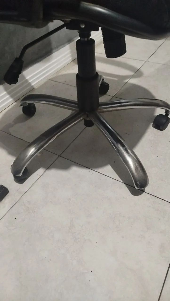 Cadeira de Escritório Executiva Preta - Foto 4