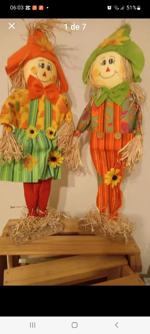 Par de Bonecos de Palha para Decoração de Jardim