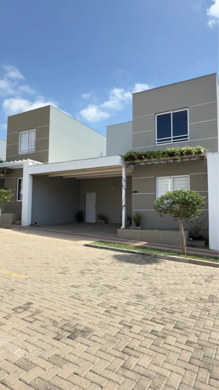 Casa em condomínio - PORTEIRA FECHADA 