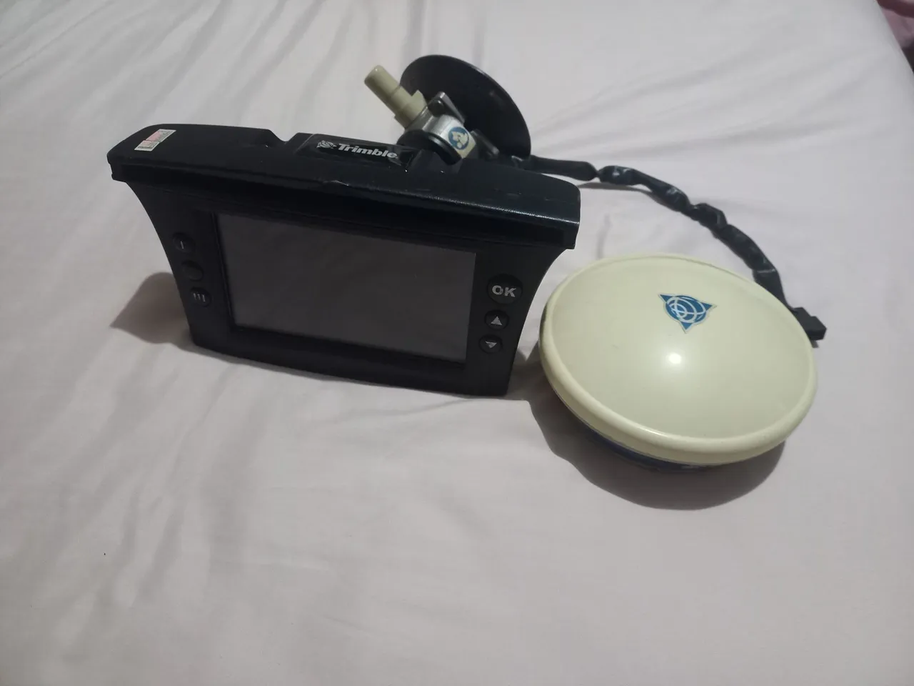 Monitor de GPS Trimble com antena