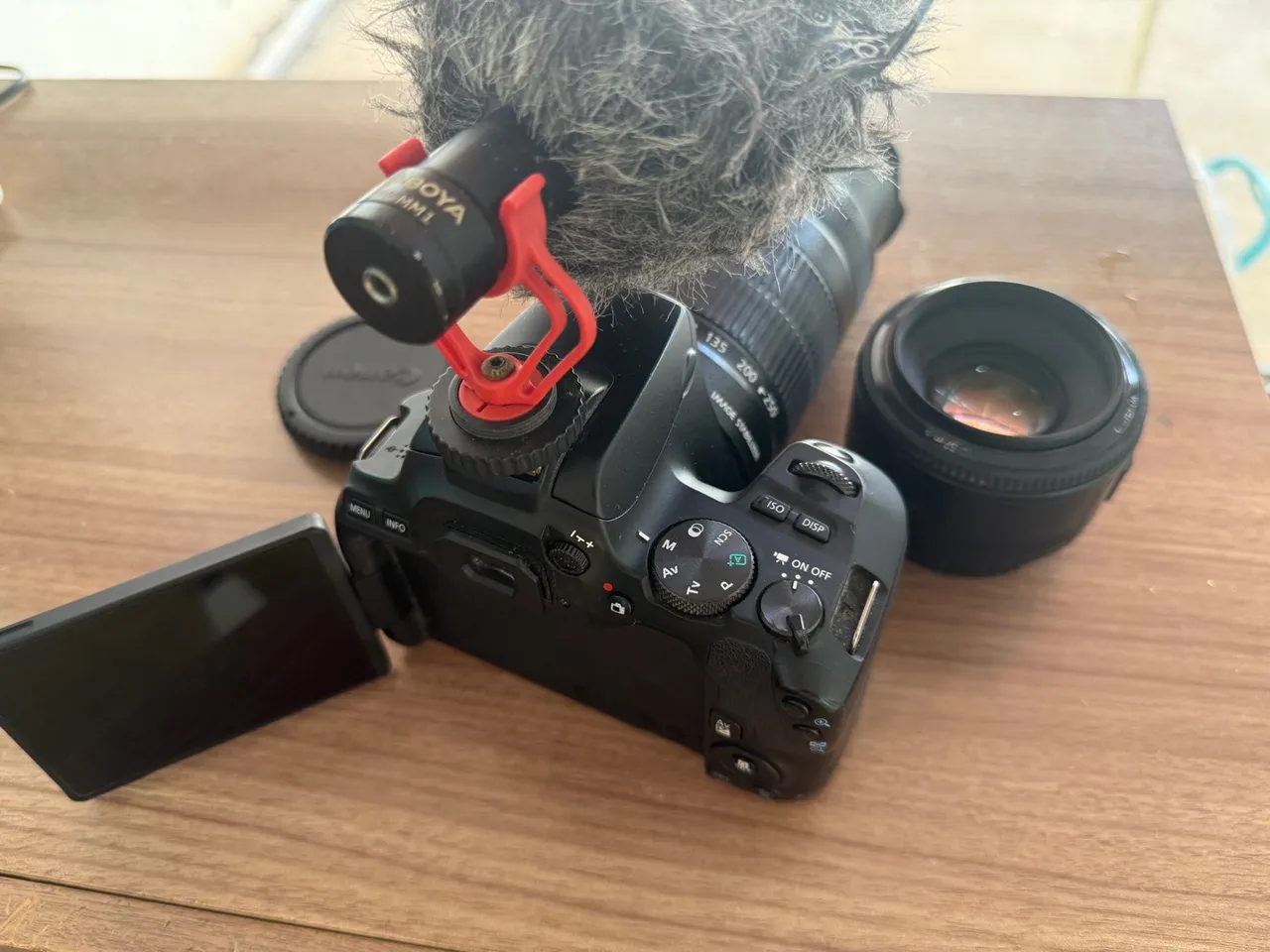 Kit premium Câmera Cânon SL3 + lente 50 mm + lente EFS 55-250 + microfone Boya