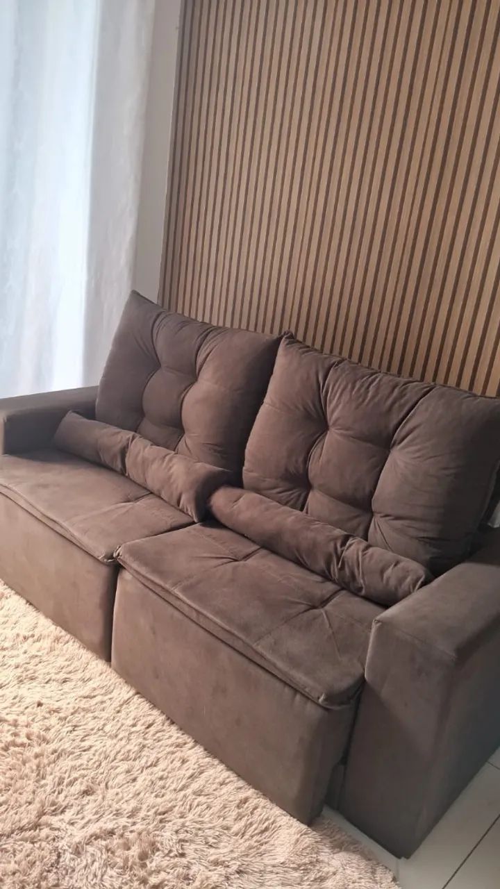 SOFA 200M RETRATIL DEBORA C/ PILOW- CHAMA NO ZAP