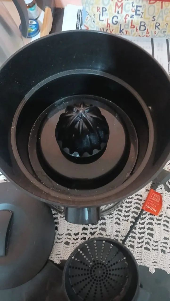 Espremedor de Frutas Elétrico Mondial, bivolt e com todas as peças. - Foto 2