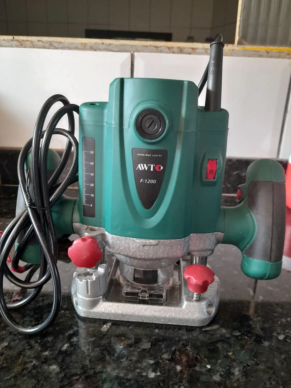 Tupia/Router AWT F-1200