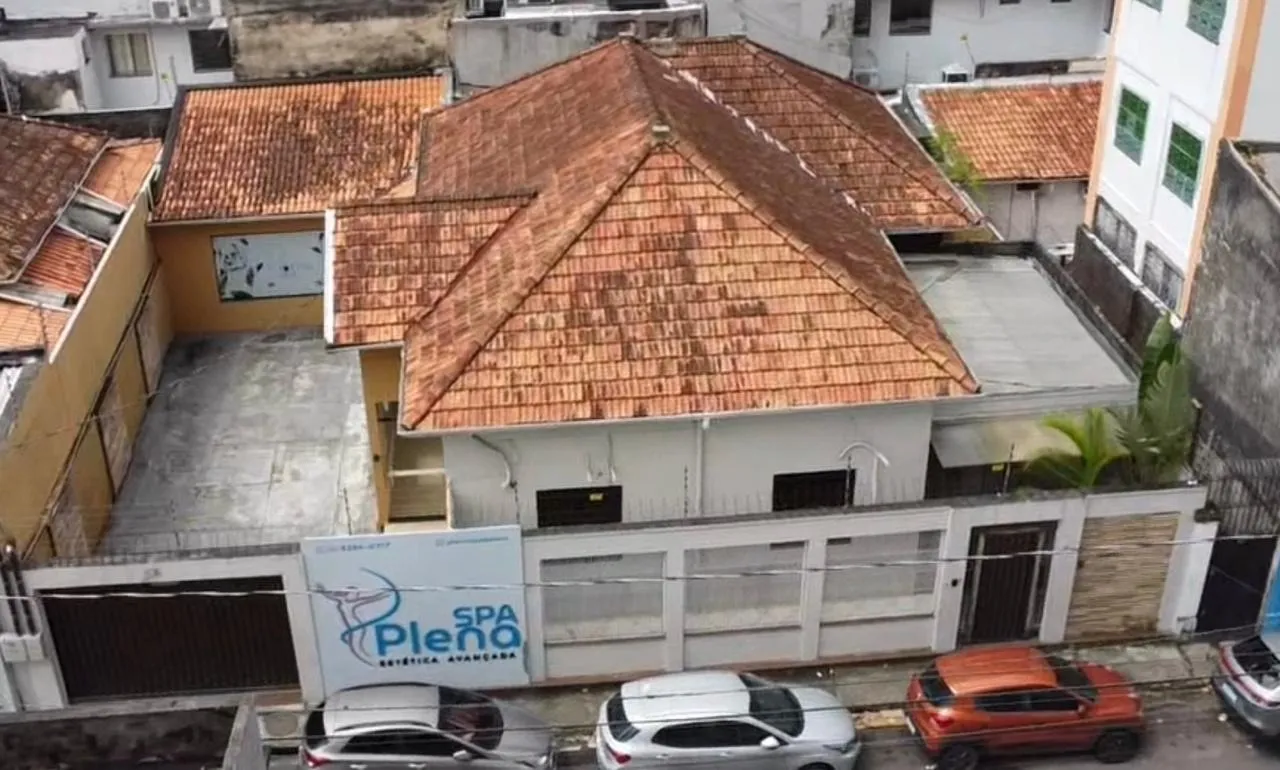 ALUGA-SE IMÓVEL COMERCIAL À 50m DA BASÍLICA COM 6 VAGAS