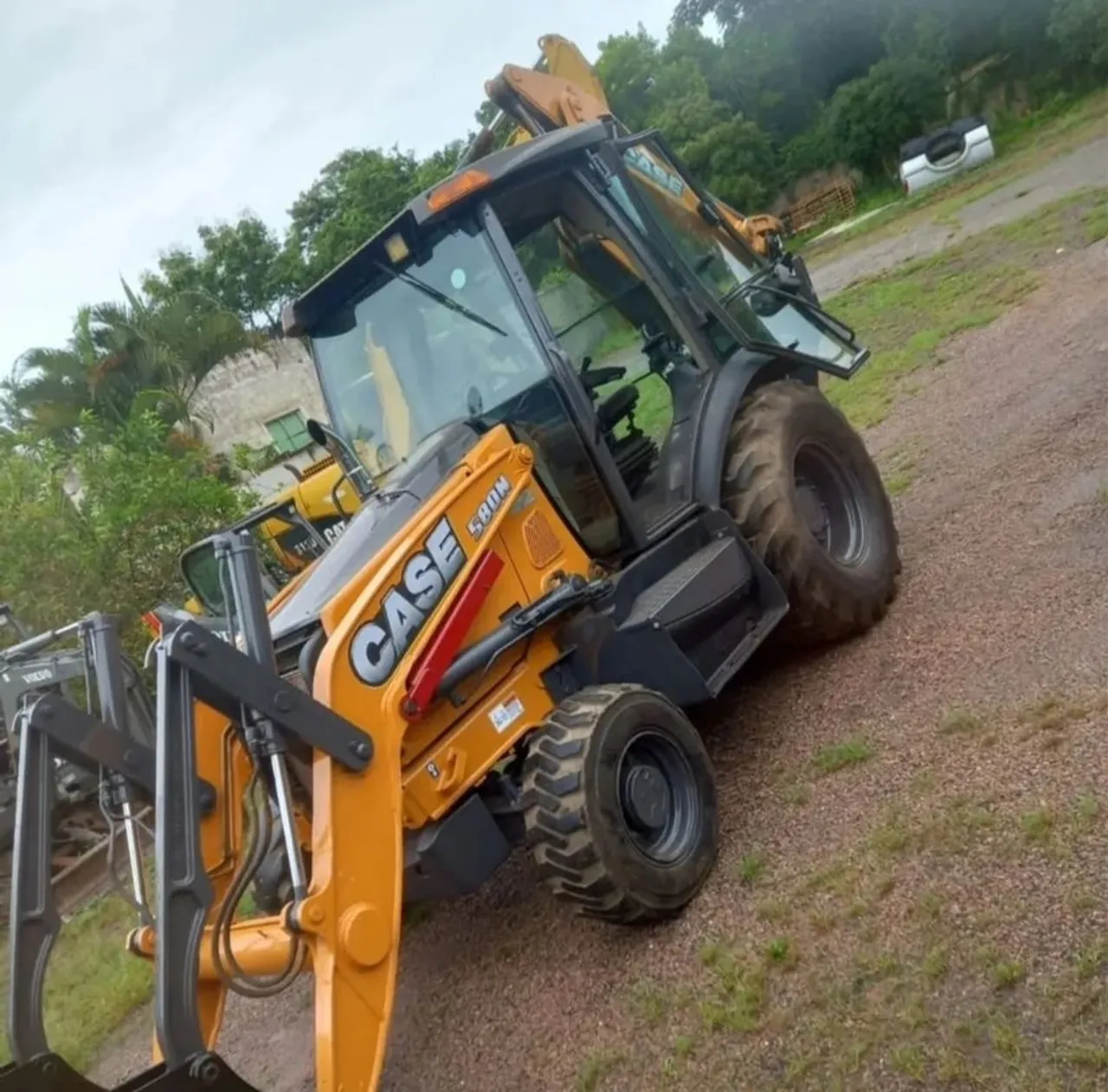 RETROESCAVADEIRA CASE 580 N 2021
