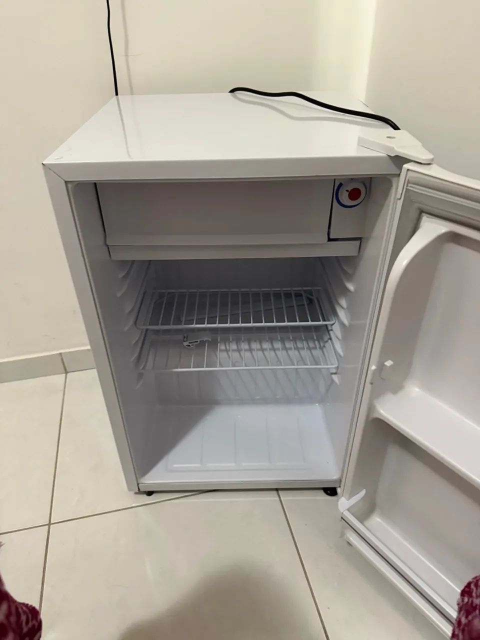 Frigobar Compacto - Ideal para Quartos e Escritórios!