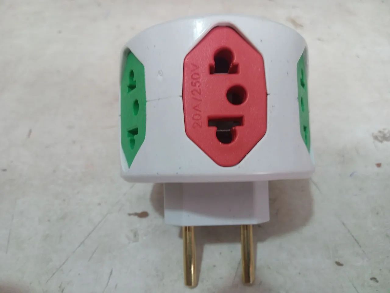 Extensor de Tomada Universal 20A/250V, FILTRO DE LINHA com 06 saídas (05 de 10A e 01 20A.) - Foto 4