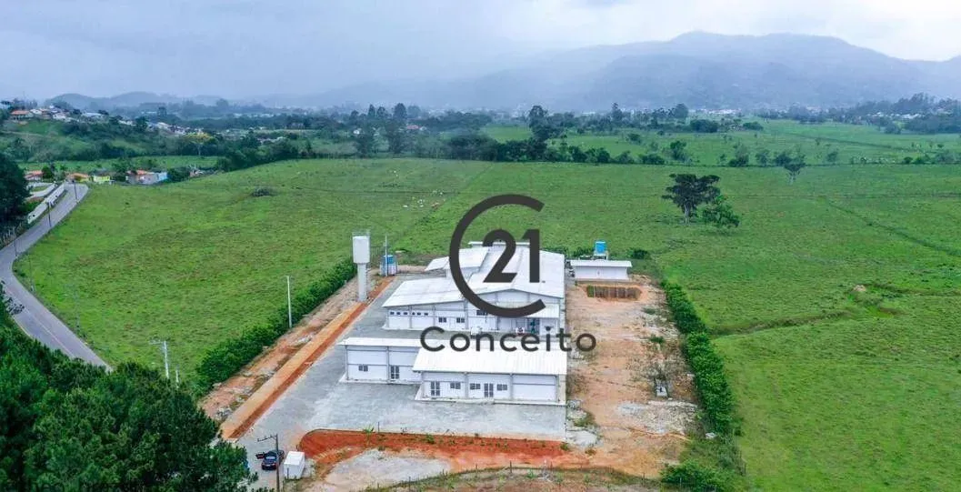 Amplo Galpão para Aluguel ( com 1.630m²) Ideal para Operações Comerciais ou Industriais