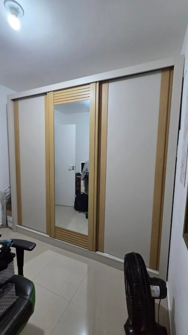 Armário de Roupas
